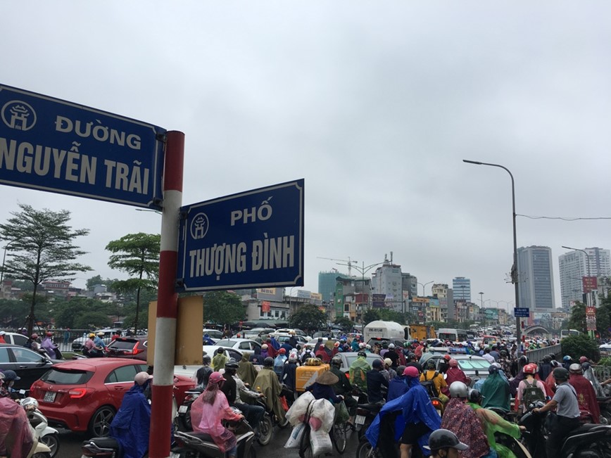 Ha Noi: Nhieu tuyen duong “nghet tho” trong mua - Hinh anh 6